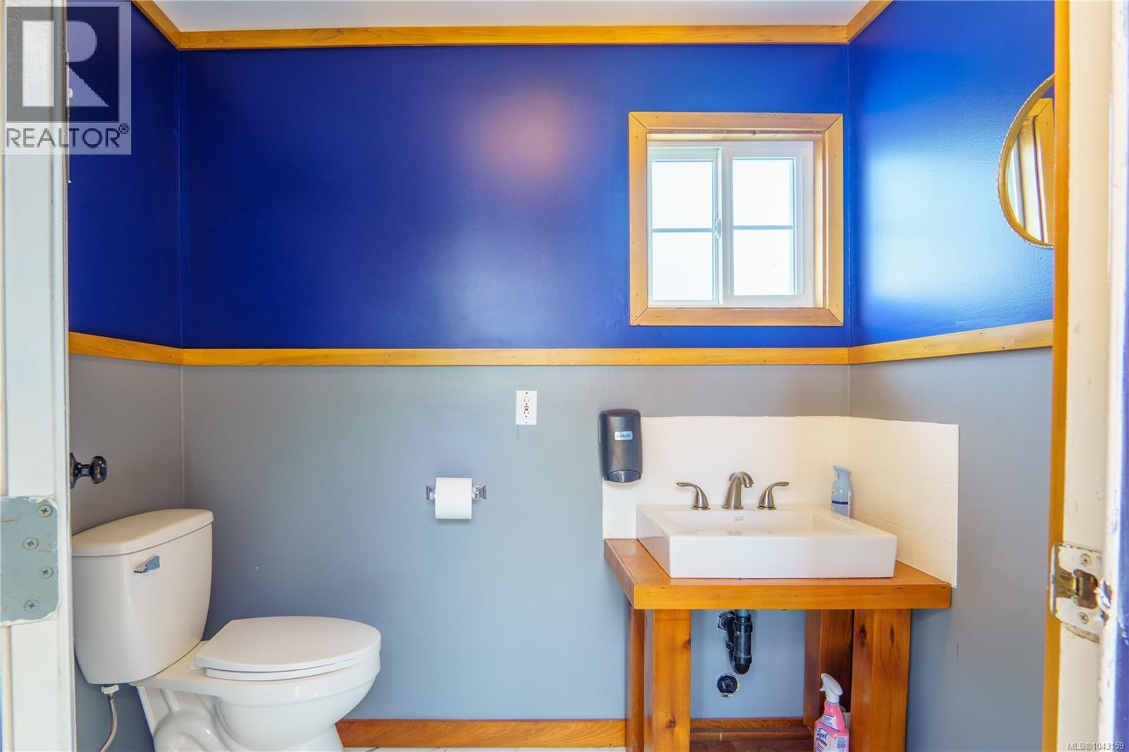 200 Hemlock St, Ucluelet