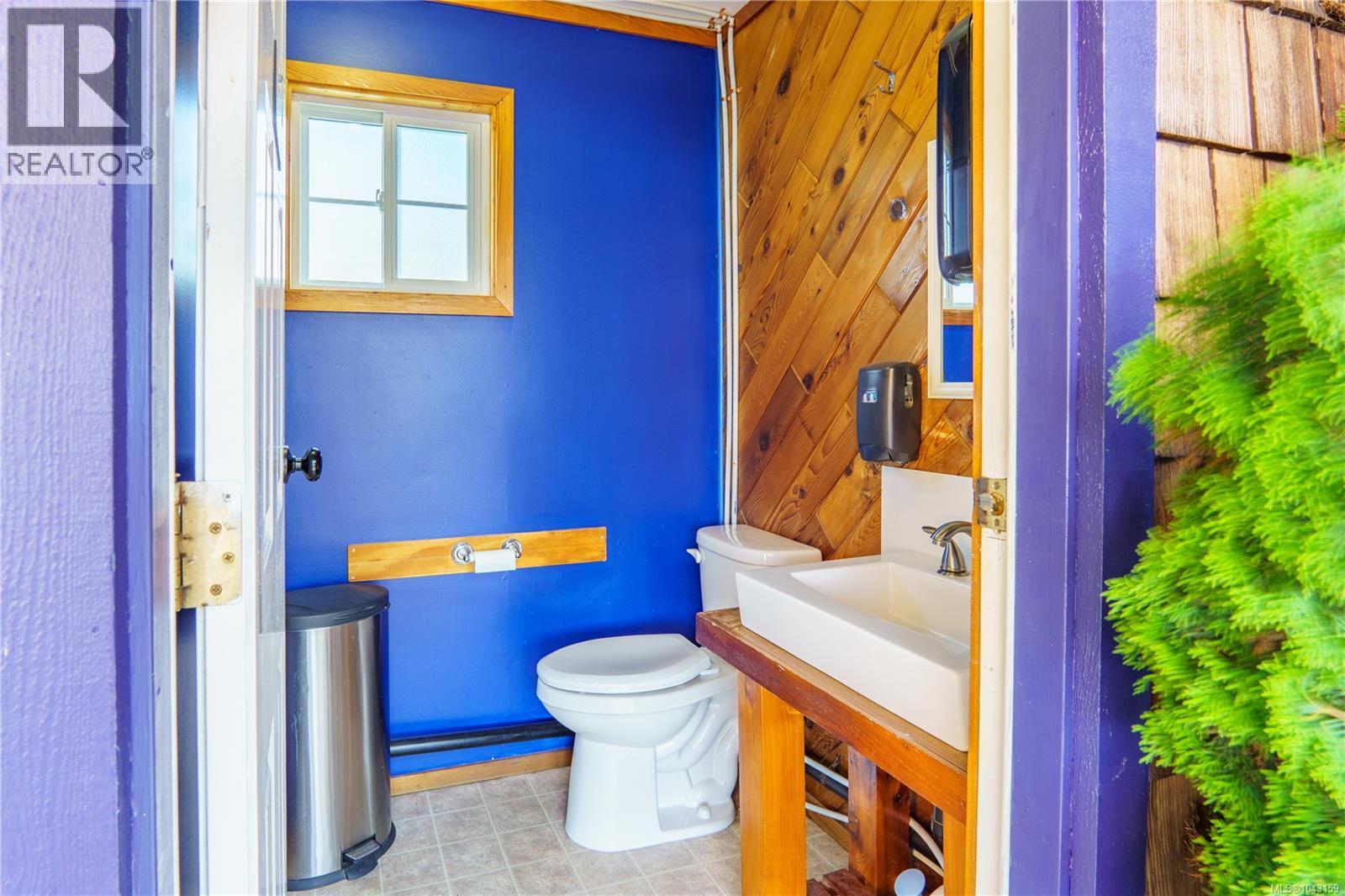 200 Hemlock St, Ucluelet
