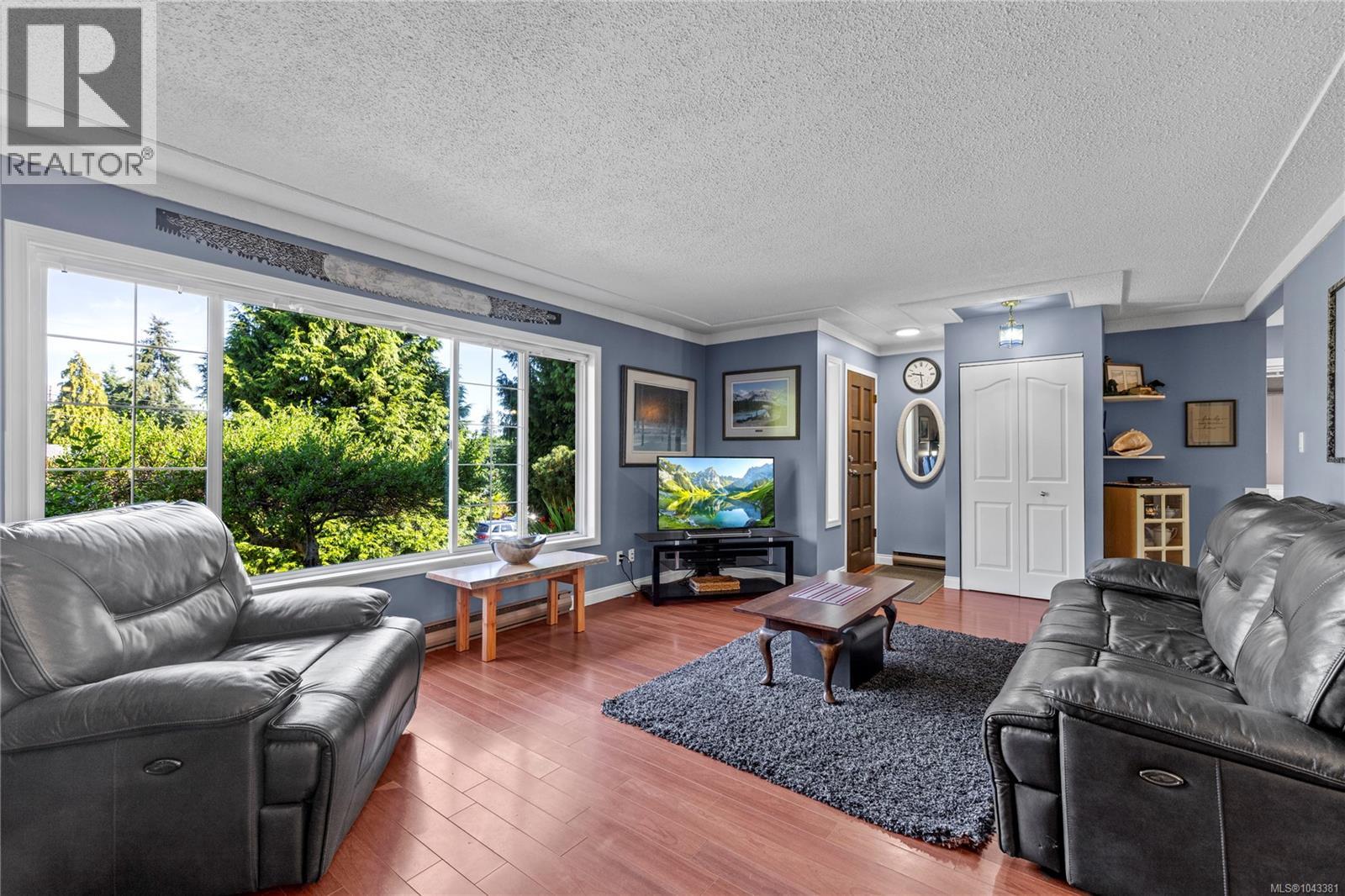 1007 Centre Cres, Qualicum Beach