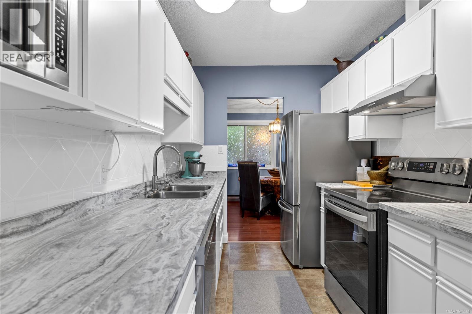 1007 Centre Cres, Qualicum Beach