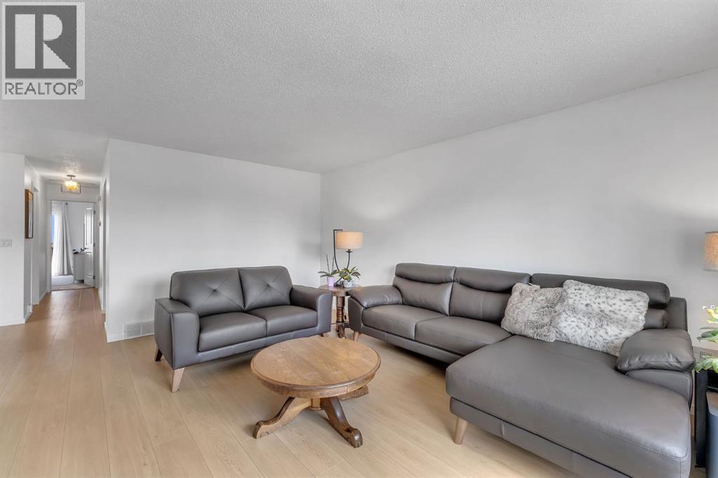 74 Eldorado Road SE - 11