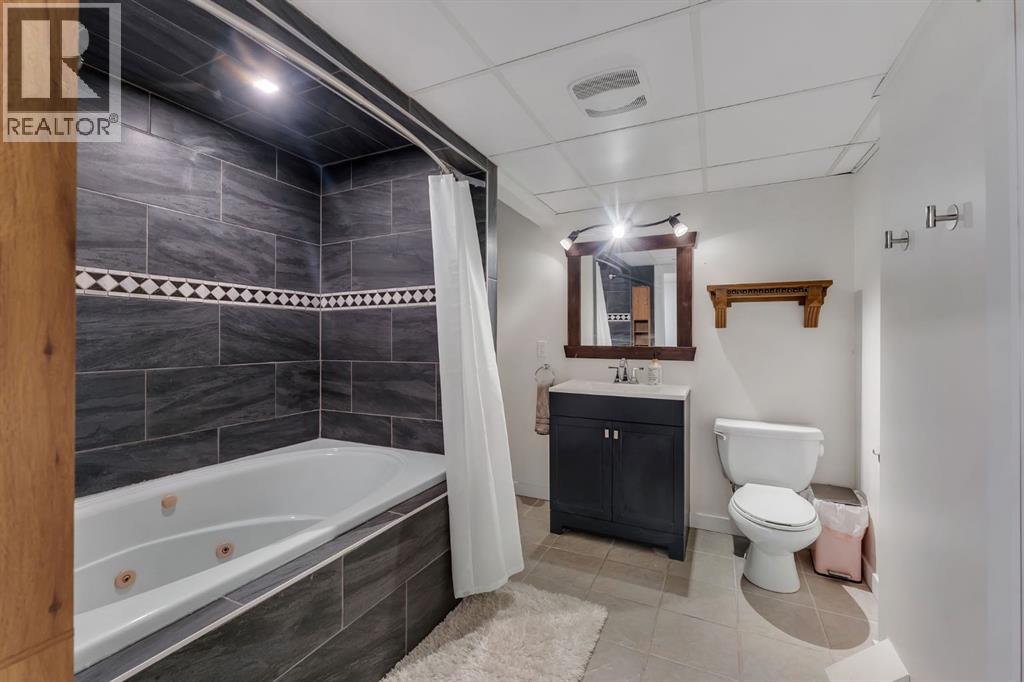 74 Eldorado Road SE - 21