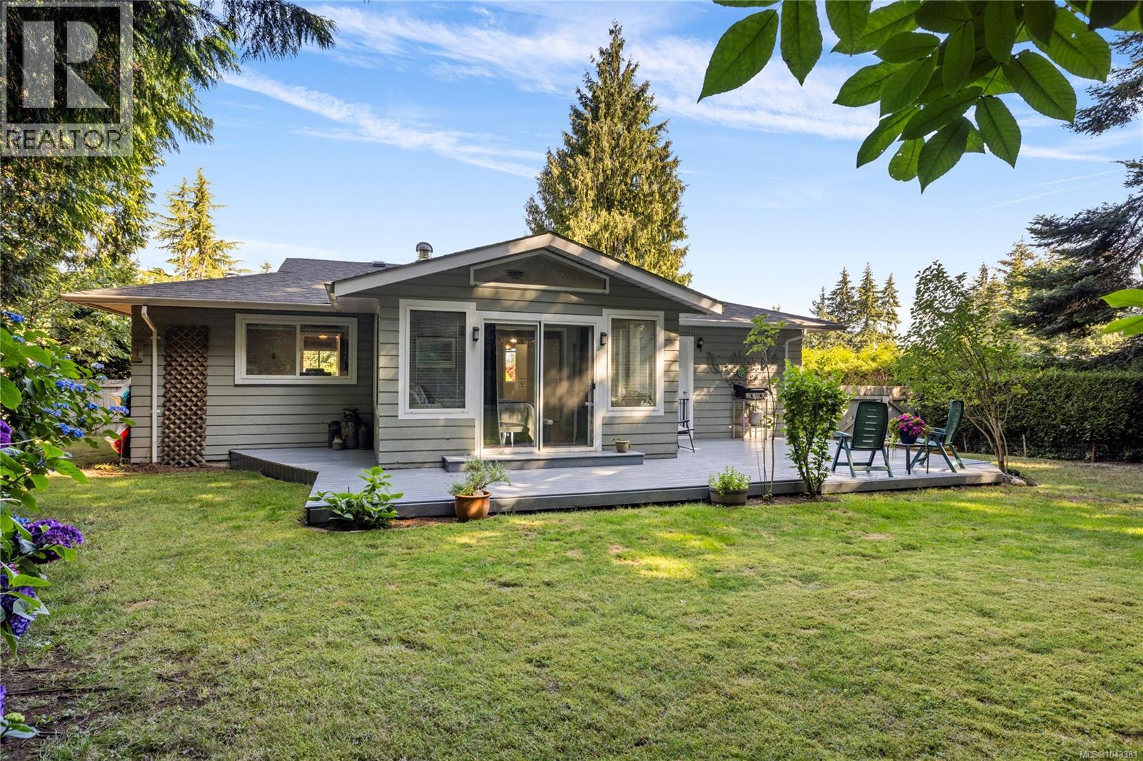 1007 Centre Cres, Qualicum Beach