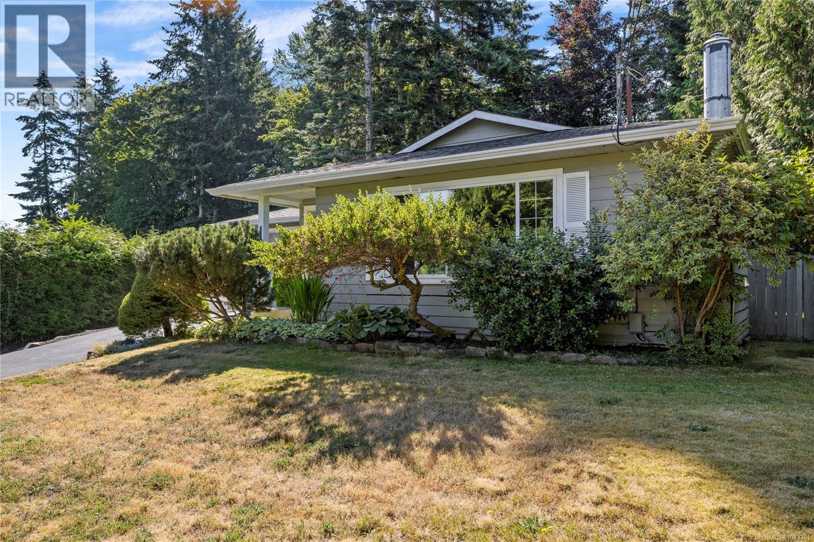 1007 Centre Cres, Qualicum Beach