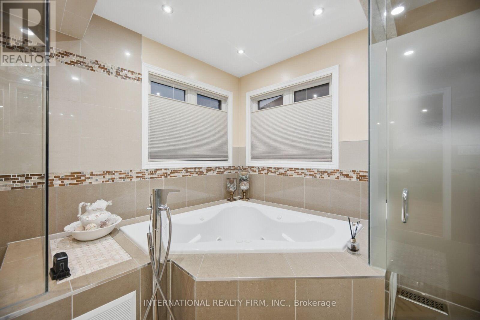 84 FRED YOUNG DRIVE - 21