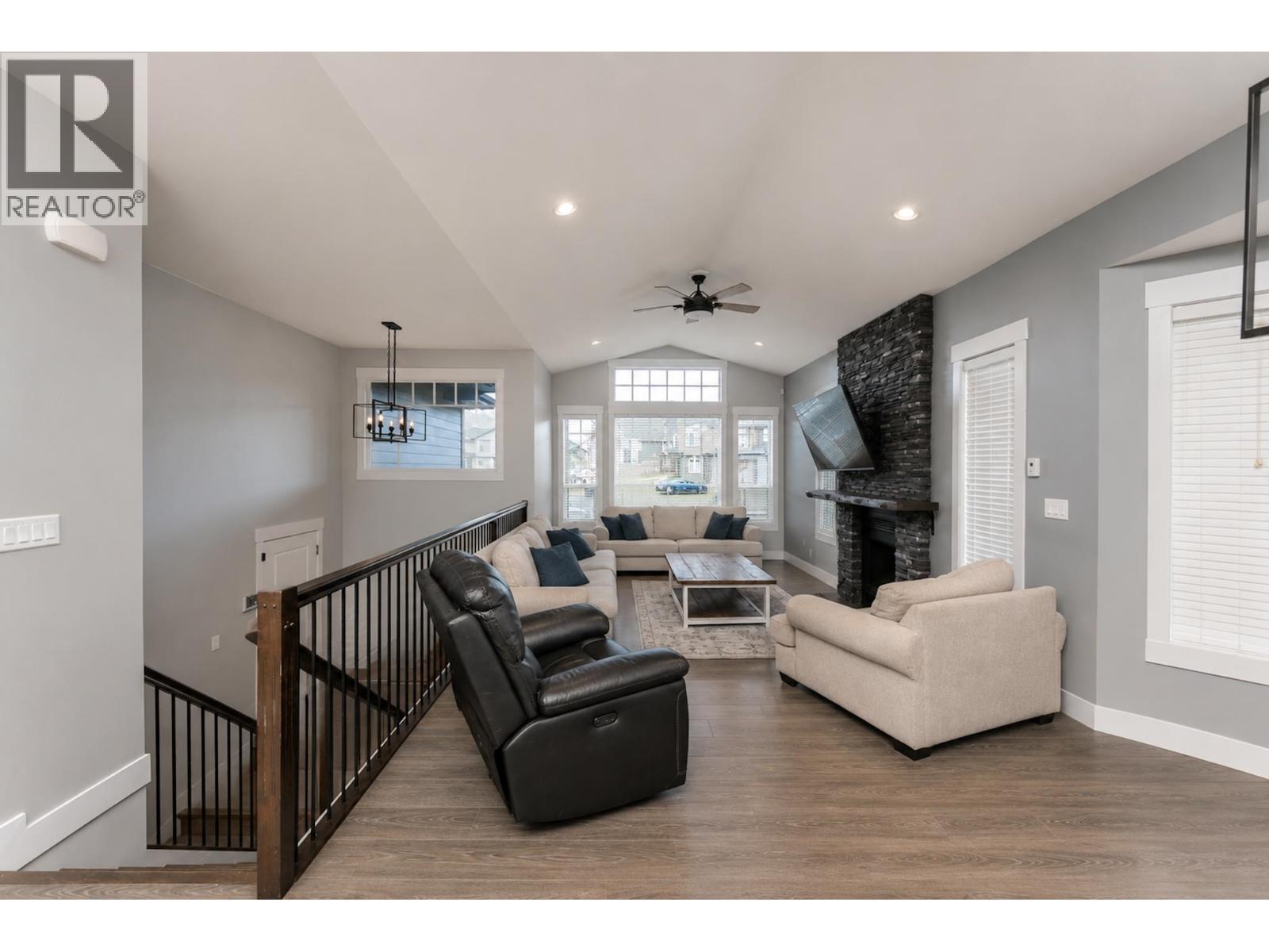 1134 MONARCH COURT - 4