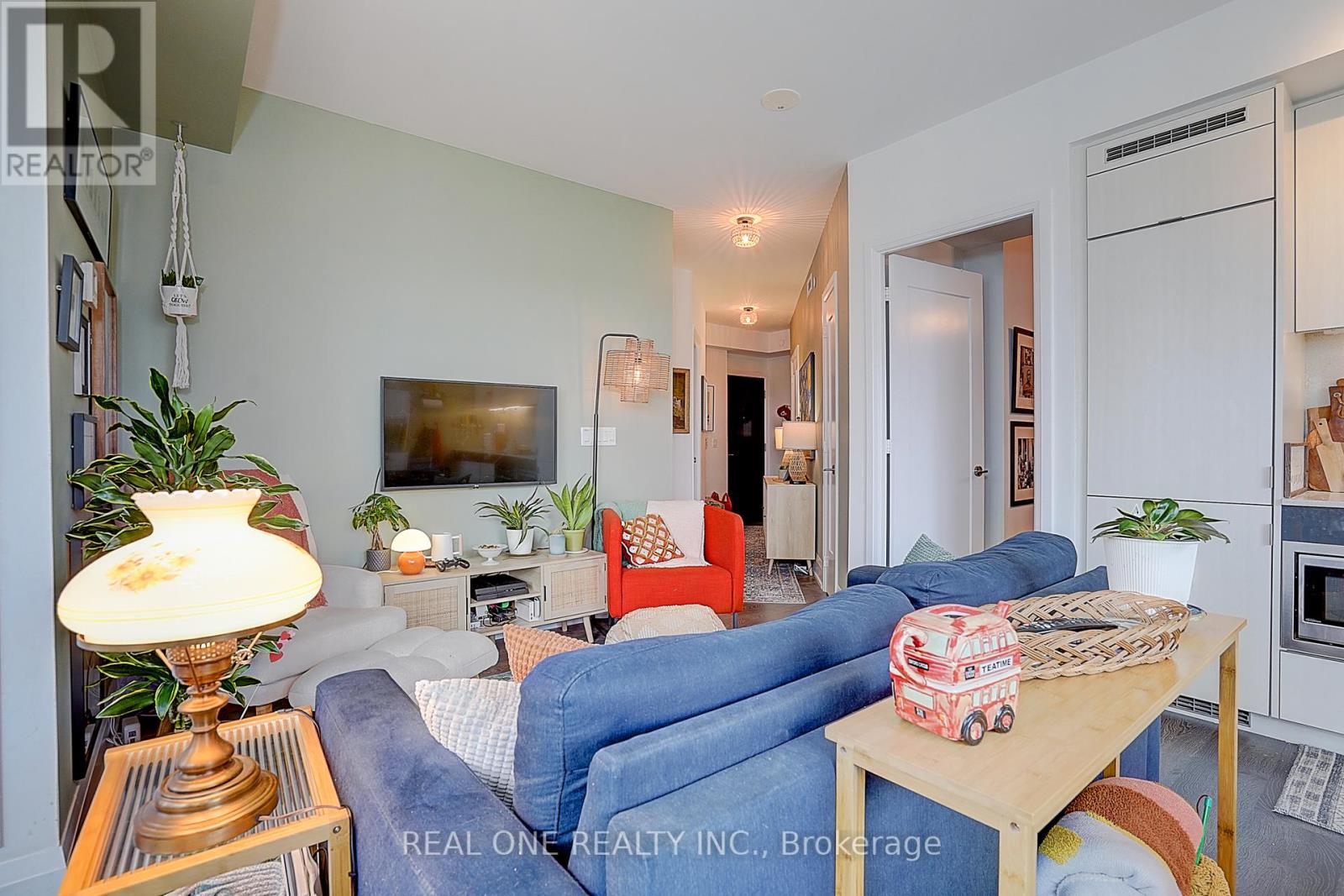 #0915 101 ERSKINE AVENUE - 11