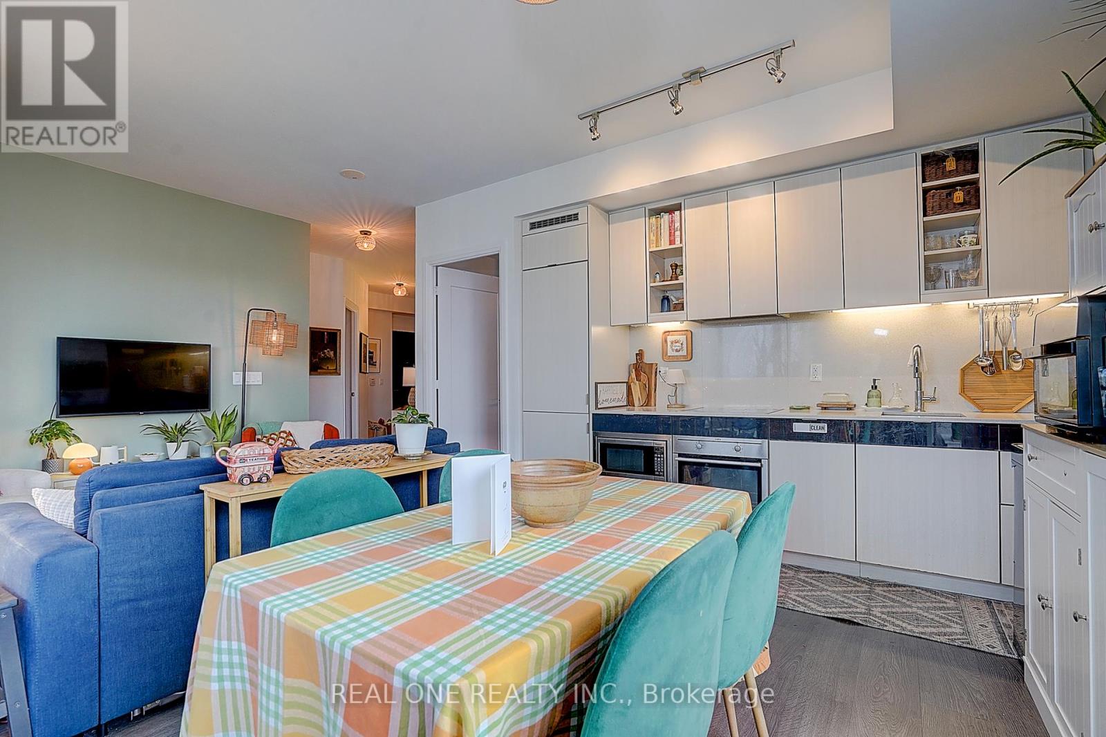#0915 101 ERSKINE AVENUE - 14