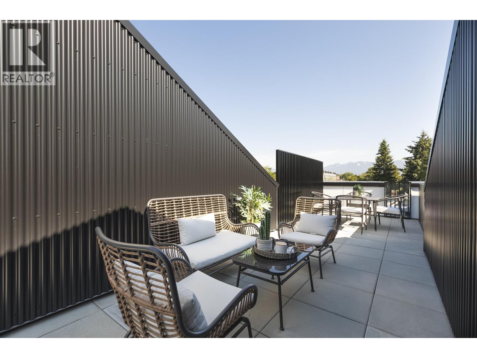 2408 E 12TH AVENUE, Vancouver