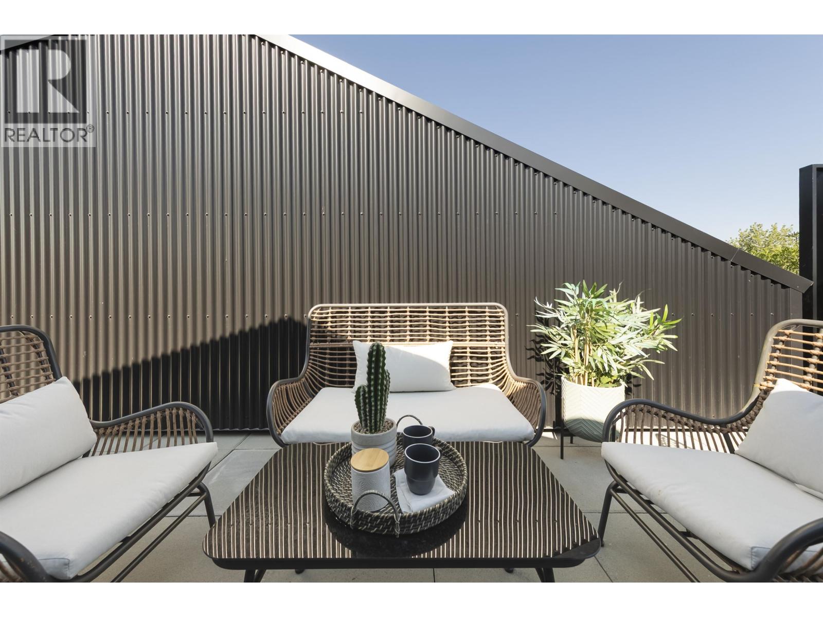2408 E 12TH AVENUE, Vancouver