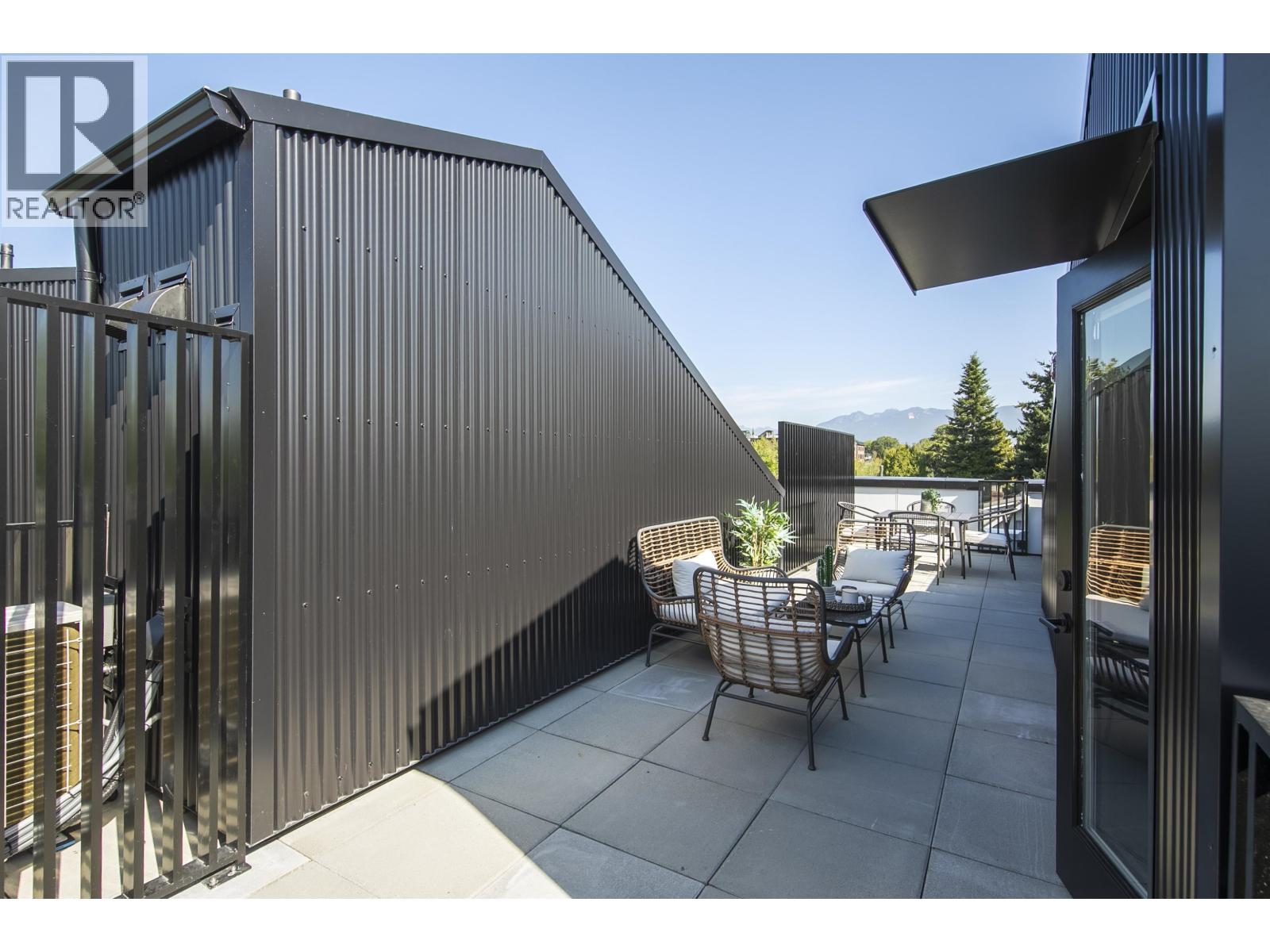 2408 E 12TH AVENUE, Vancouver