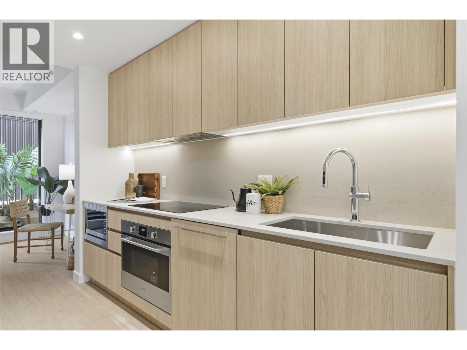 2408 E 12TH AVENUE, Vancouver