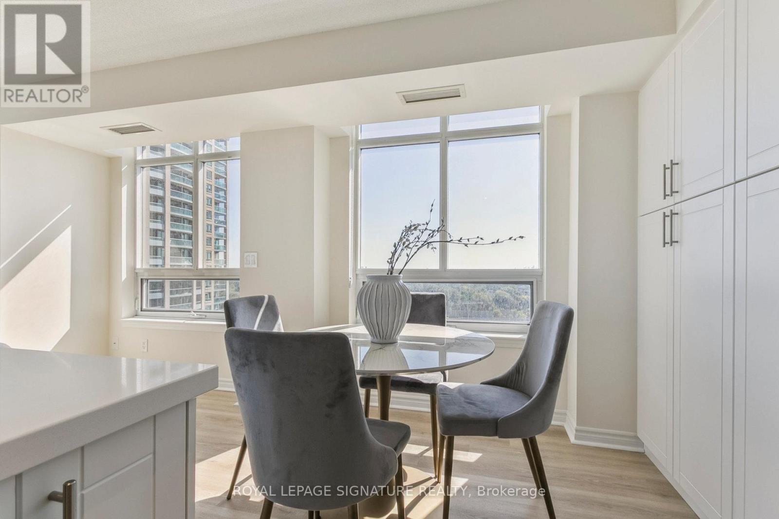 #1307 18 KENASTON GARDENS - 18