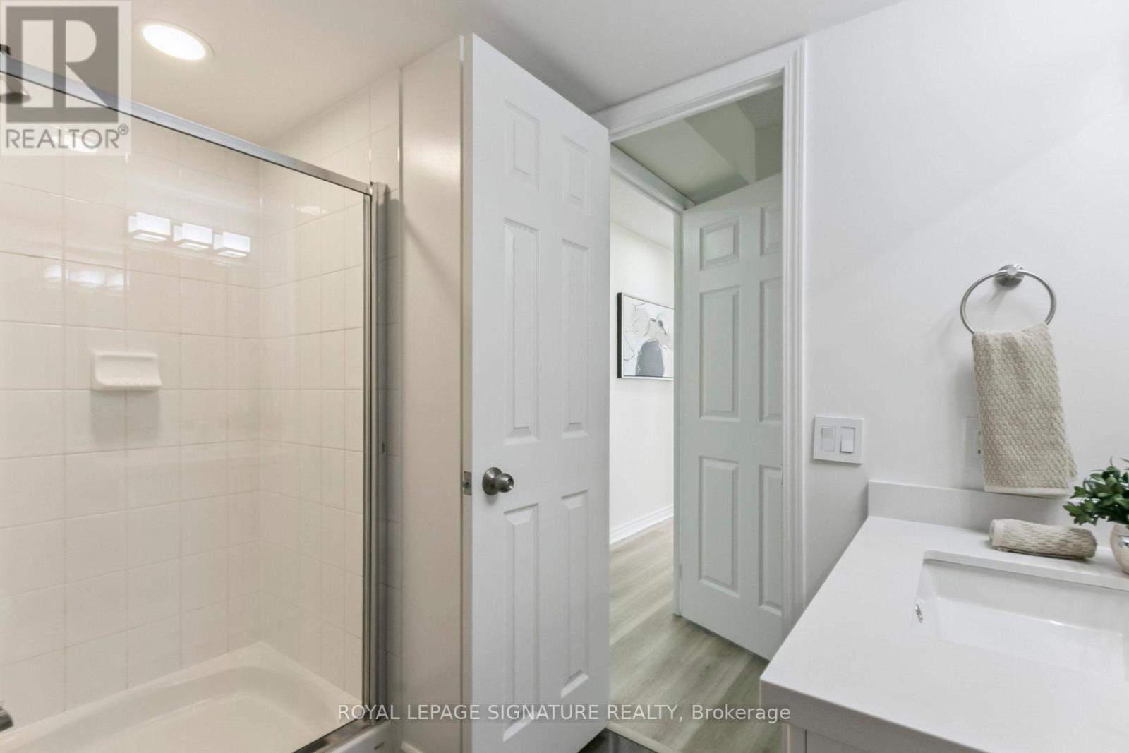 #1307 18 KENASTON GARDENS - 25