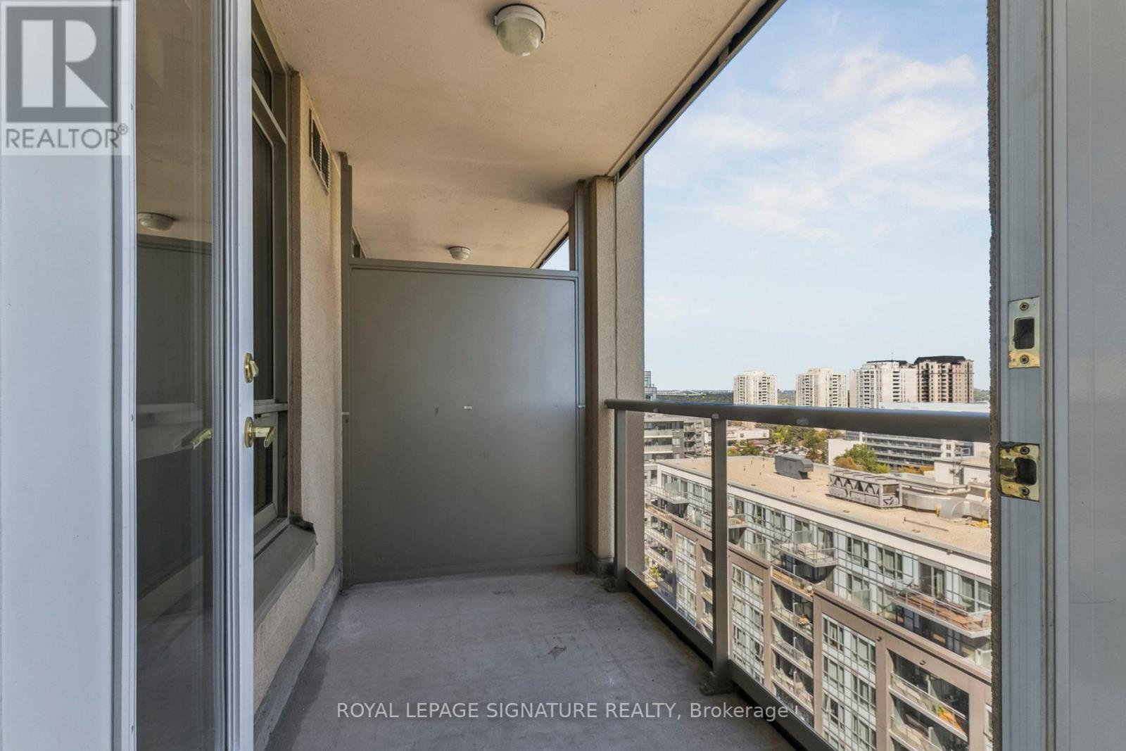#1307 18 KENASTON GARDENS - 28