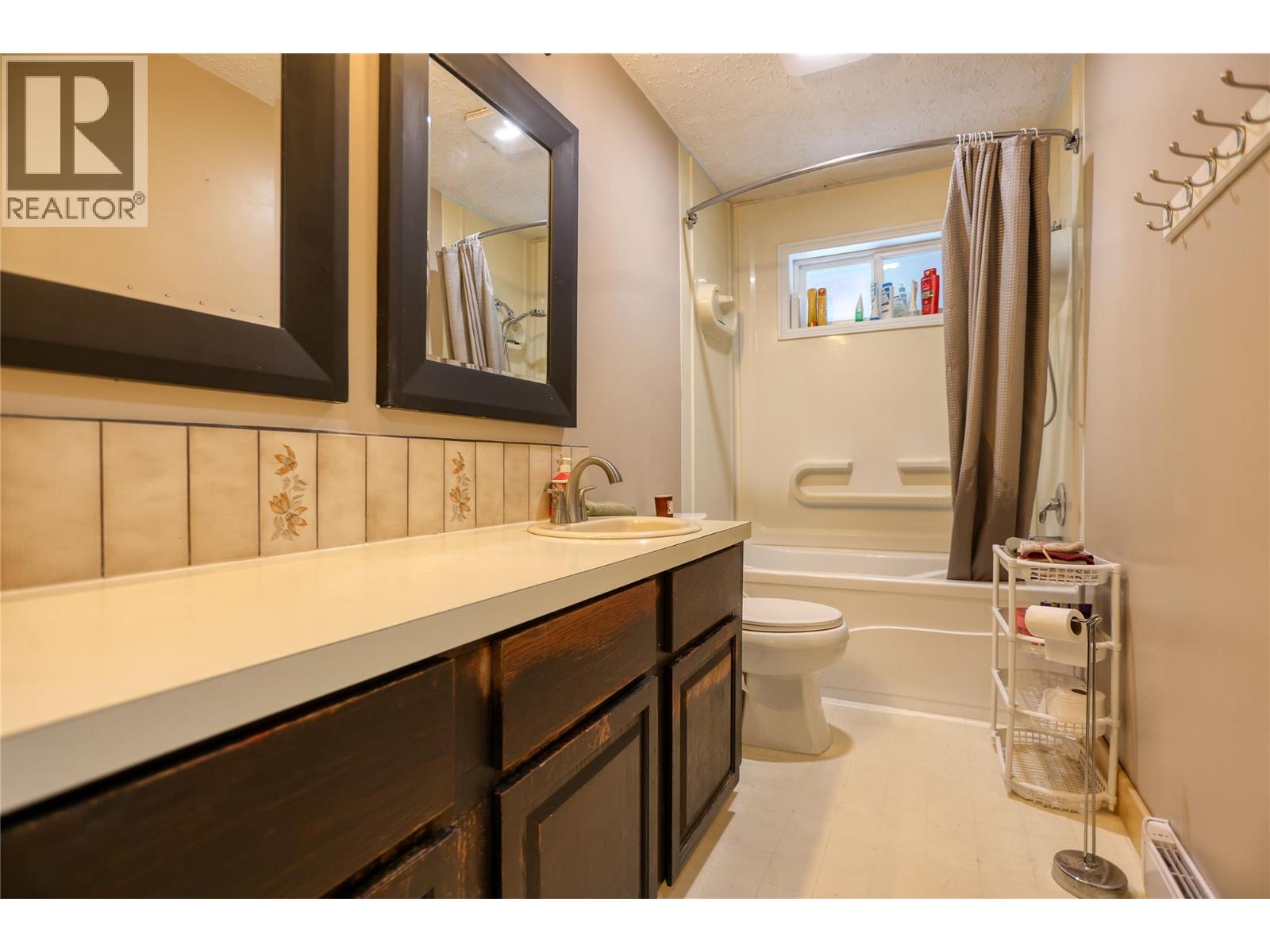 1520 3B Highway, Fruitvale