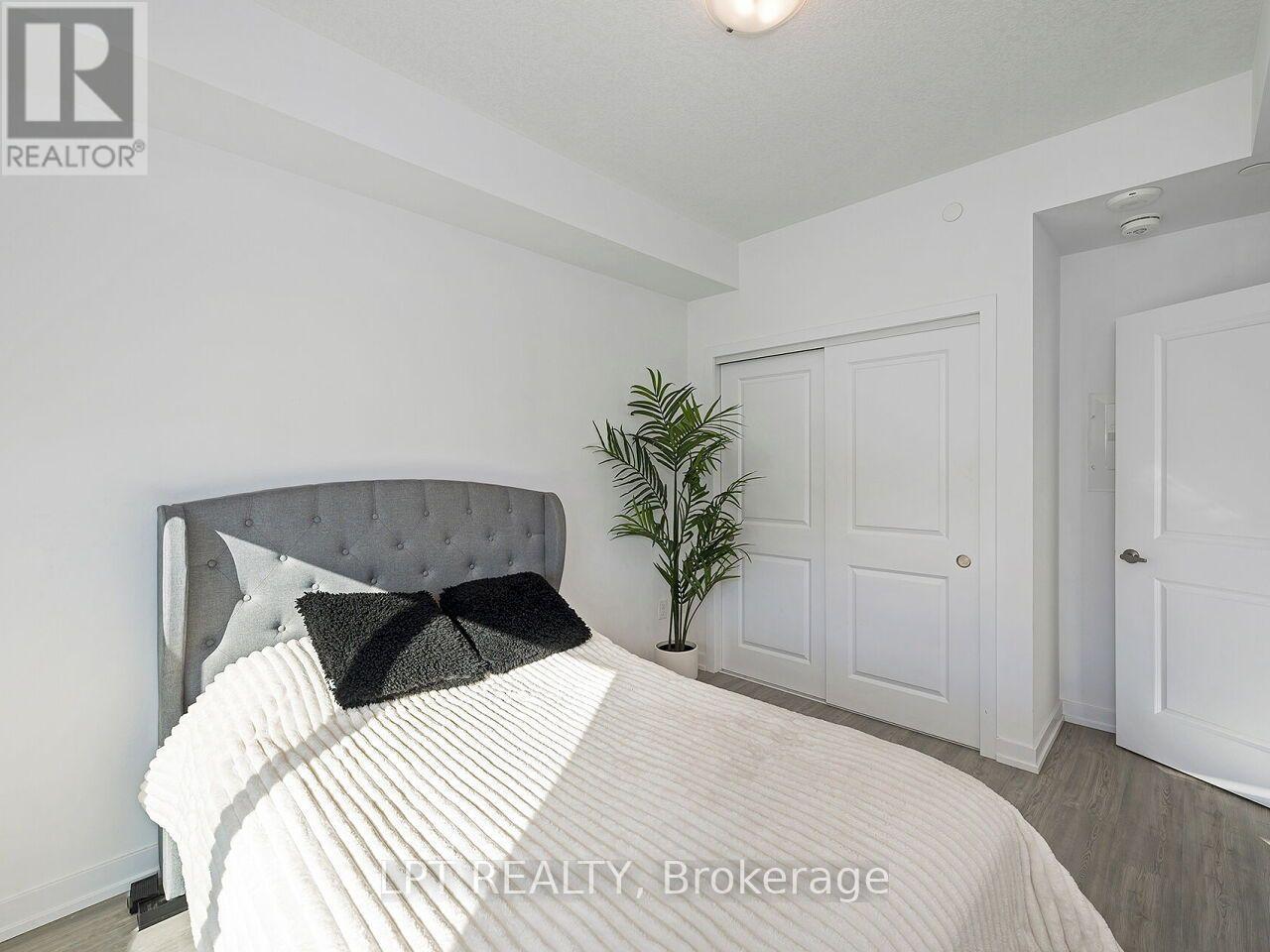 #209 460 DUNDAS STREET E - 24