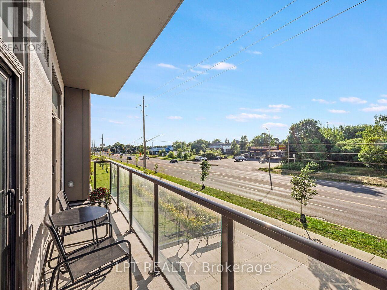 #209 460 DUNDAS STREET E - 32