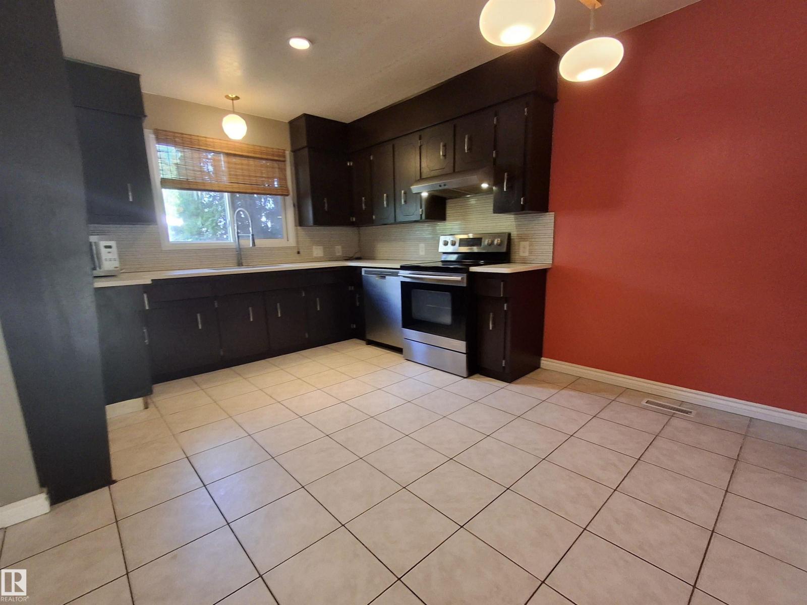 2914 48 ST NW - 6