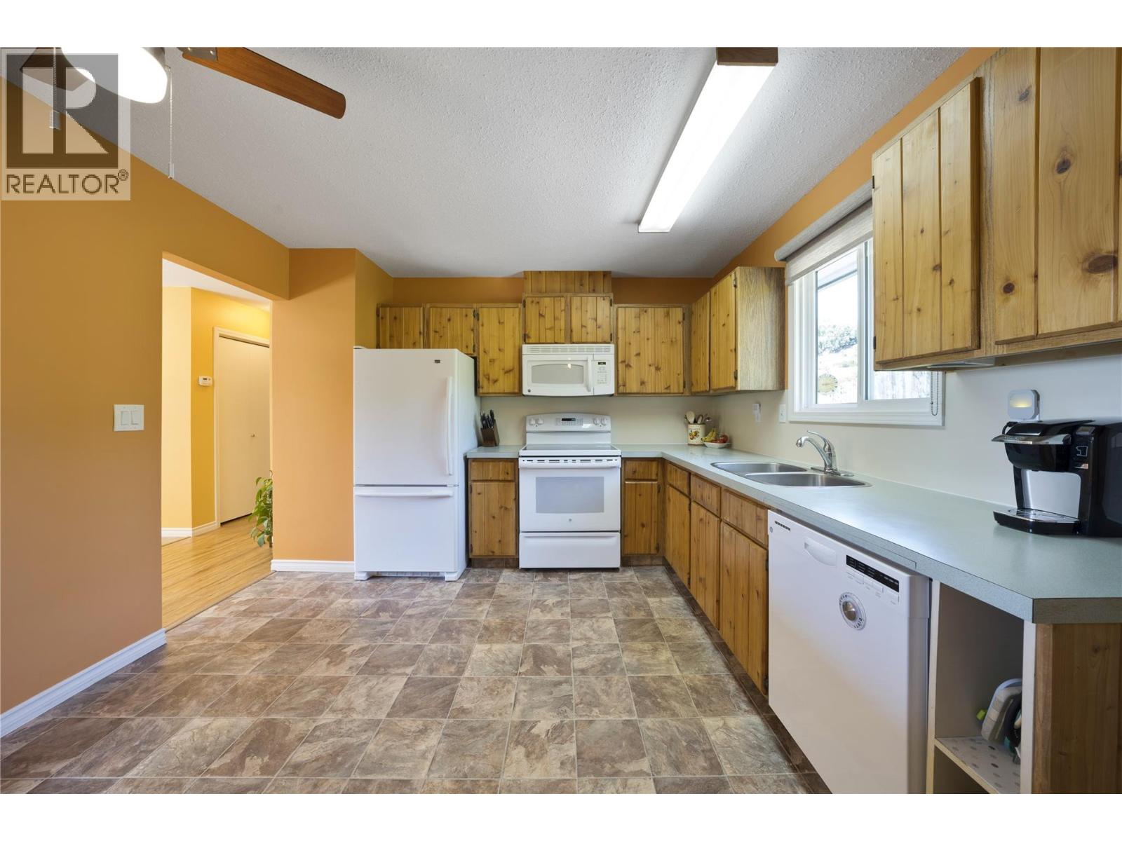 1389 Lund Road - 13