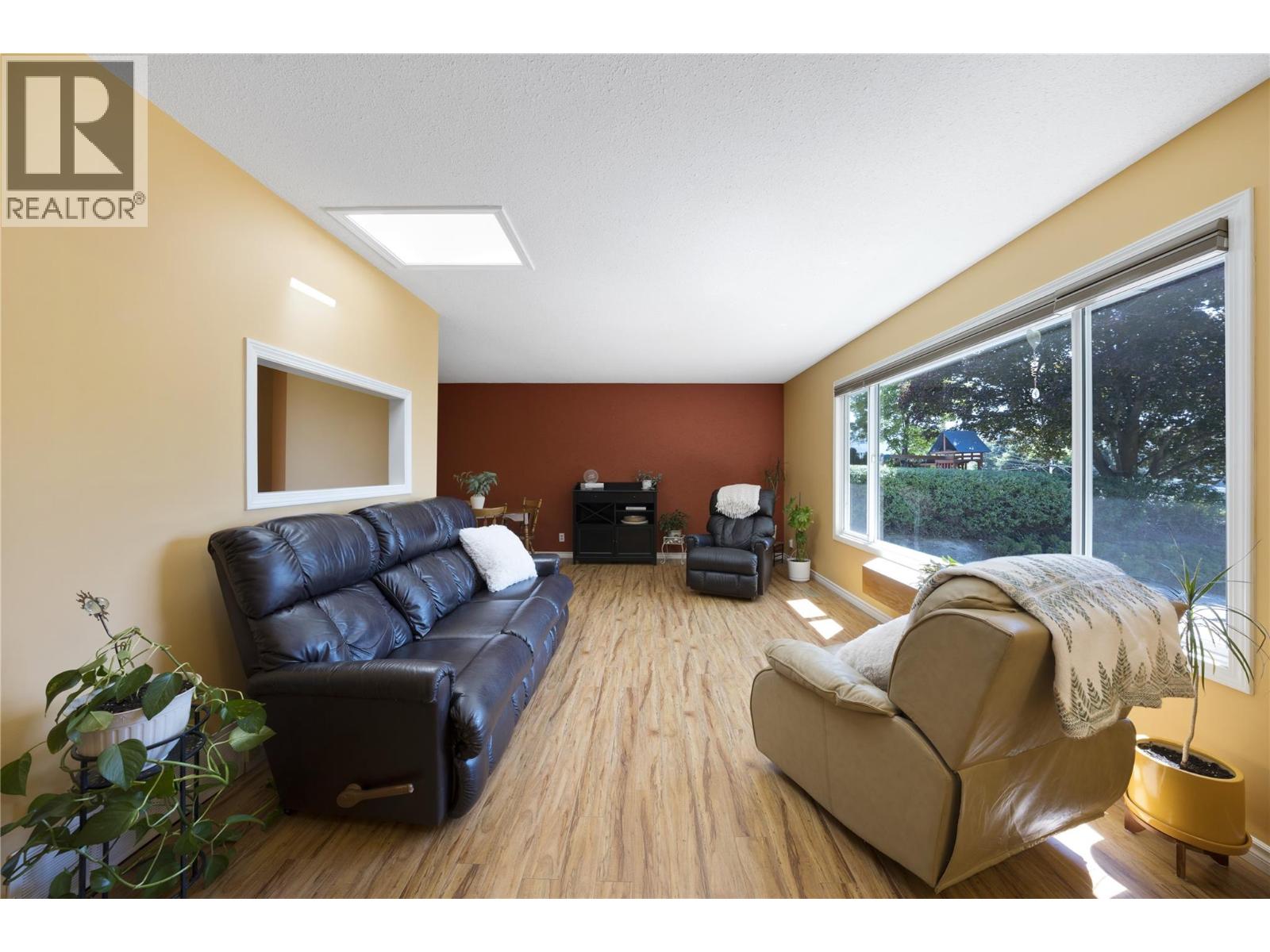 1389 Lund Road - 8
