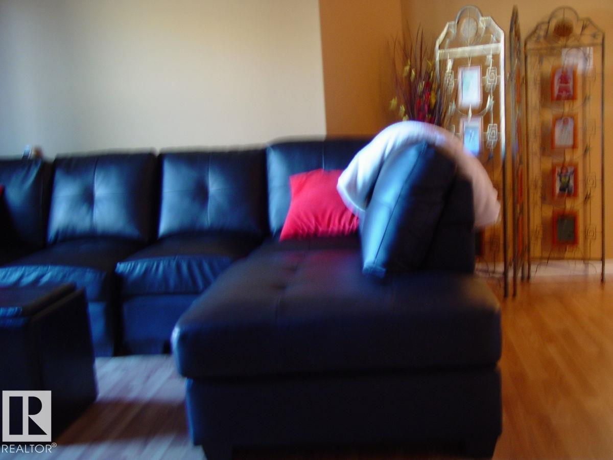 #116 10535 122 ST NW - 3