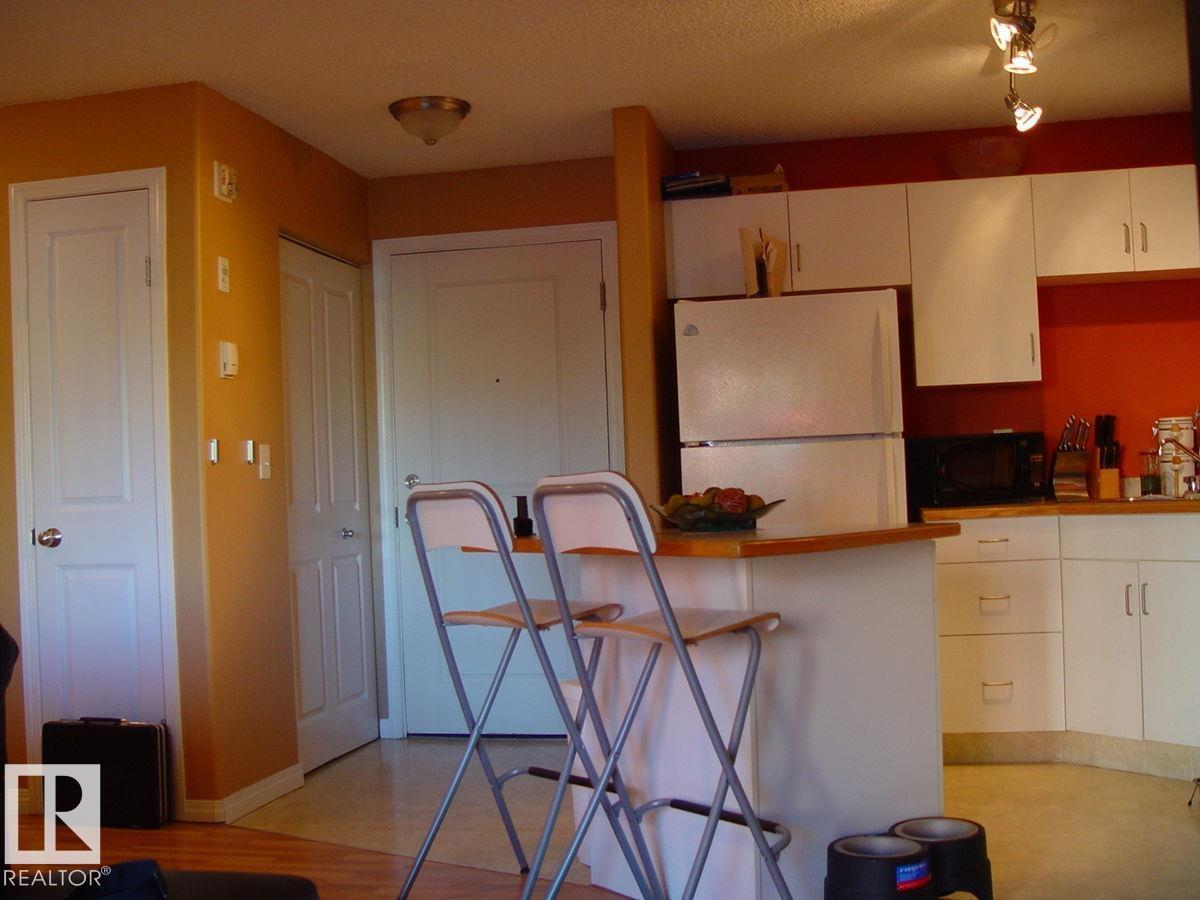 #116 10535 122 ST NW - 14