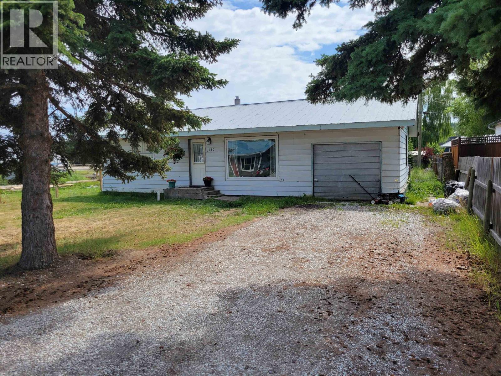380 CONNAUGHT STREET - 22
