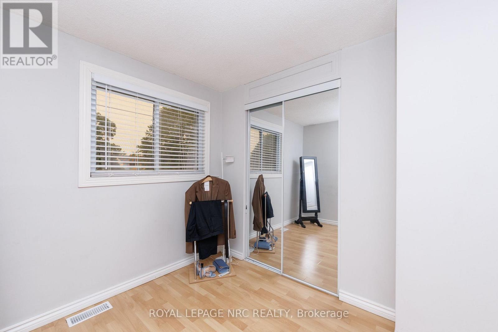 105 VENTURA DRIVE - 22