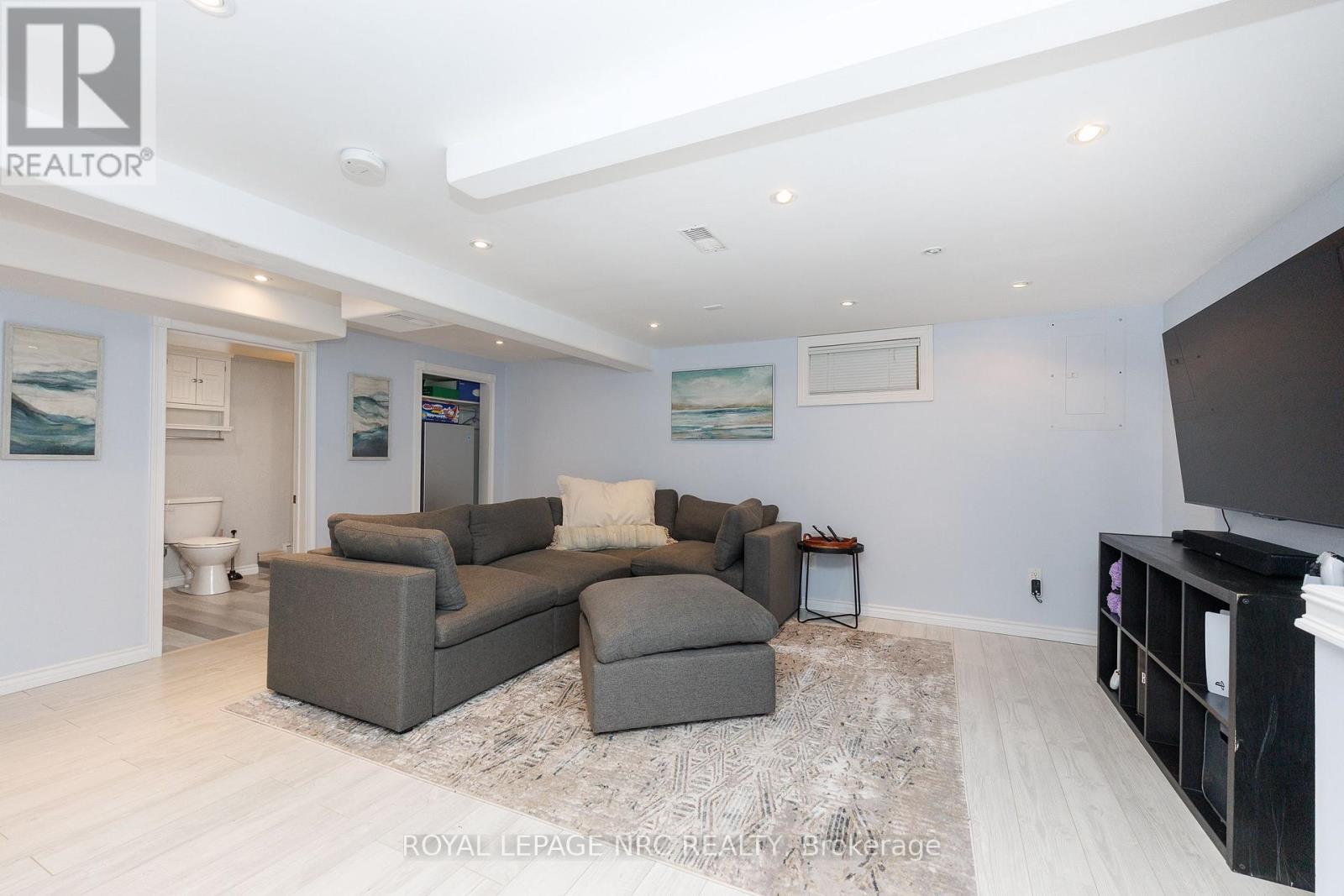 105 VENTURA DRIVE - 24