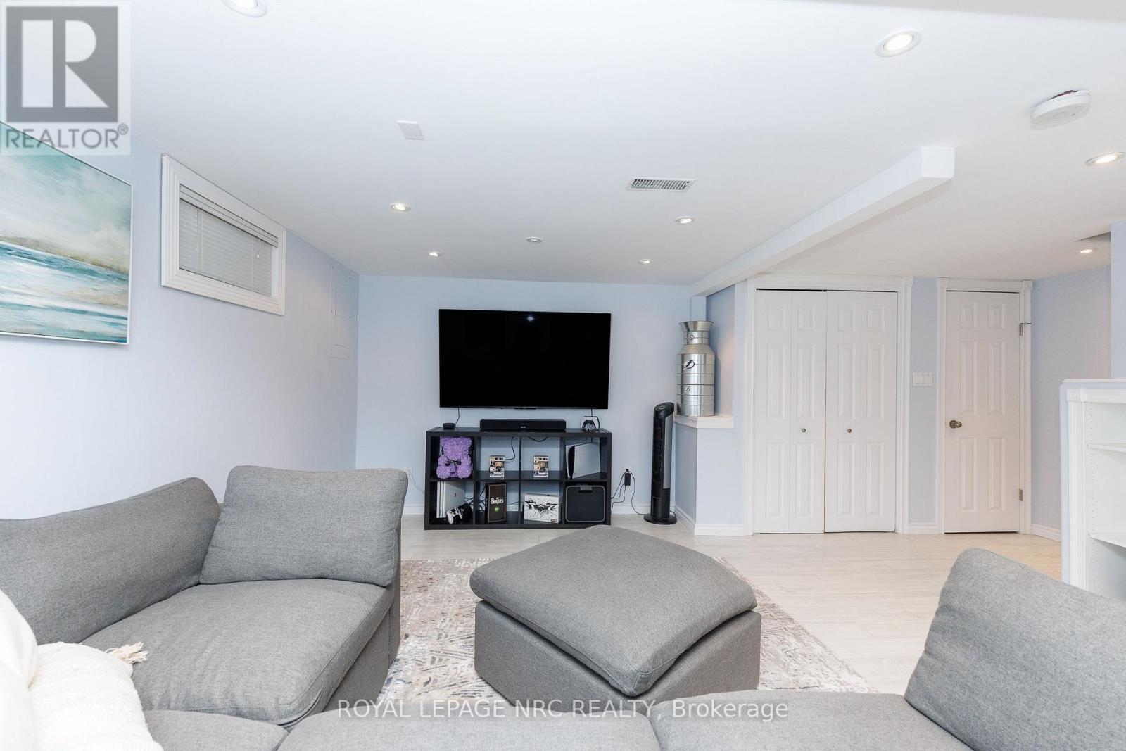 105 VENTURA DRIVE - 27