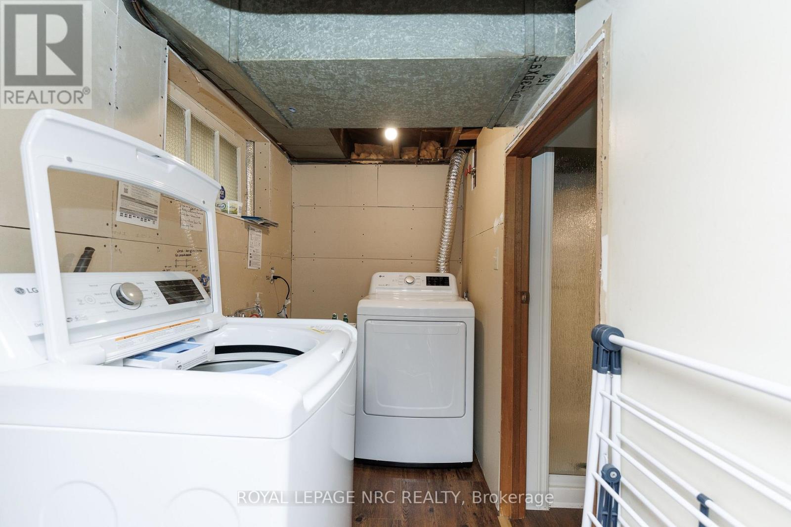 237 PALING AVENUE - Image 32