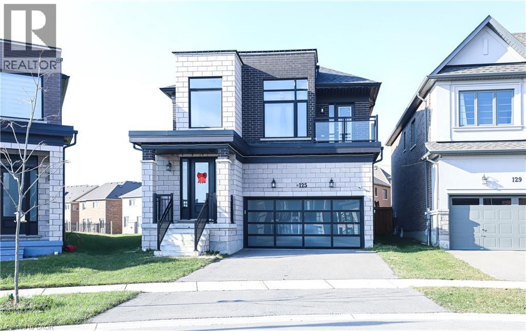 125 SILVERWOOD Crescent - 1