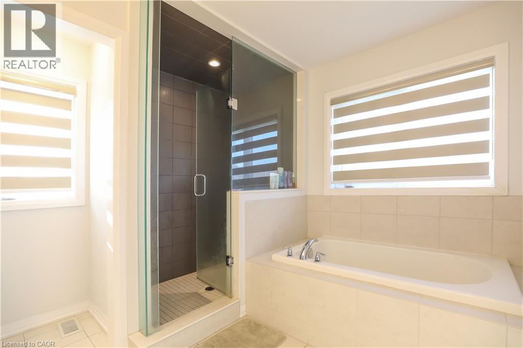 125 SILVERWOOD Crescent - 26