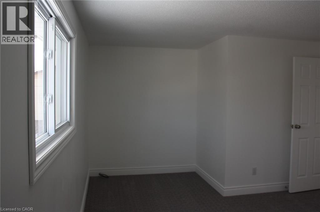 144 SEKURA Crescent - 16