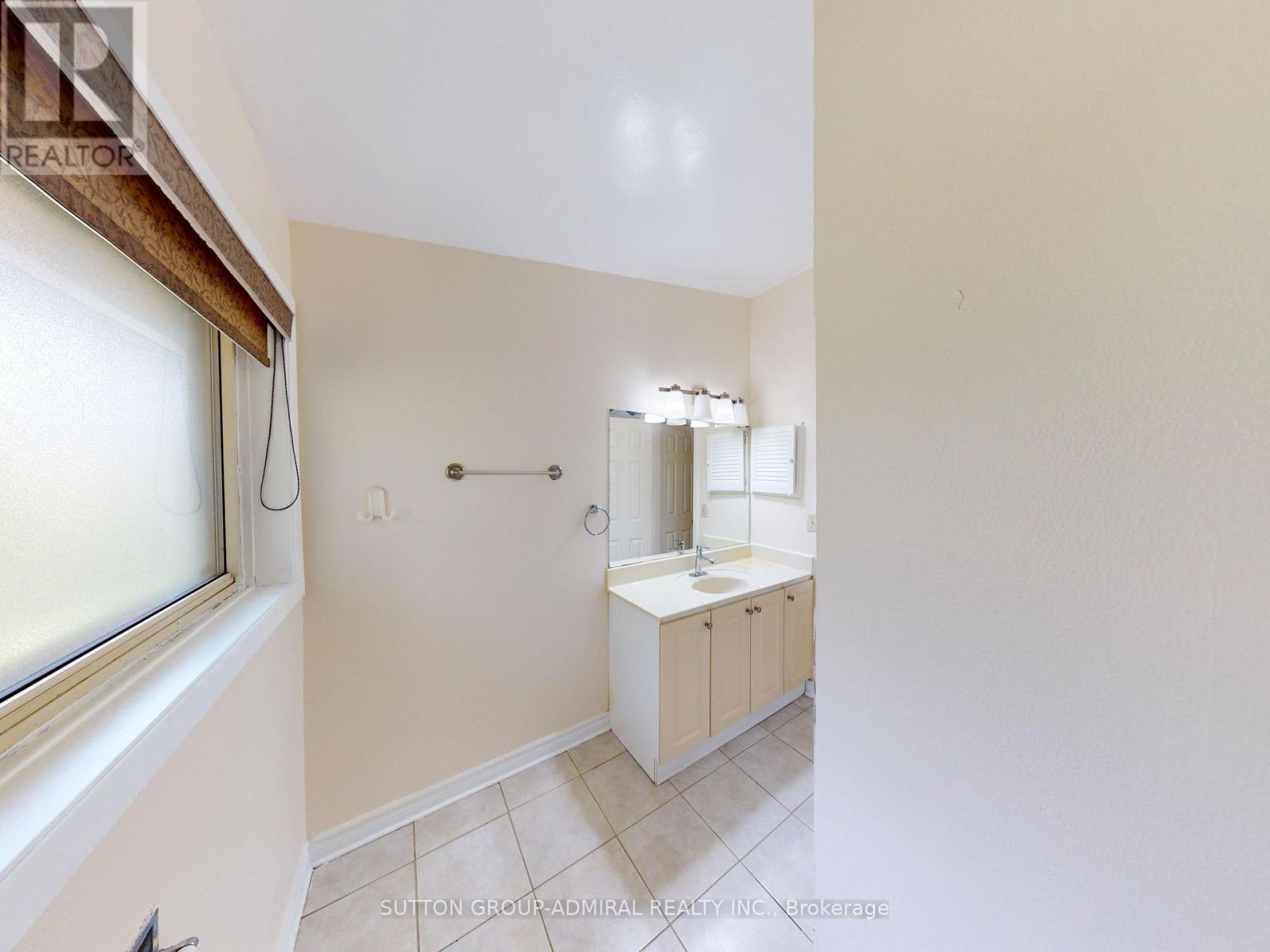 #73 6 ESTERBROOKE AVENUE - 32