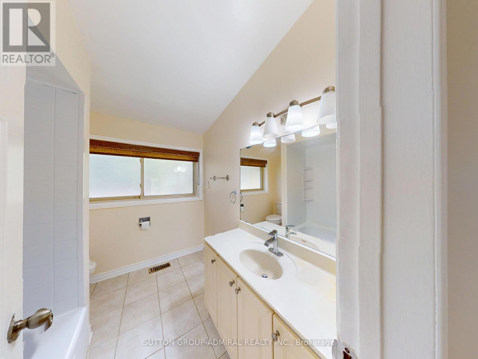 #73 6 ESTERBROOKE AVENUE - 33