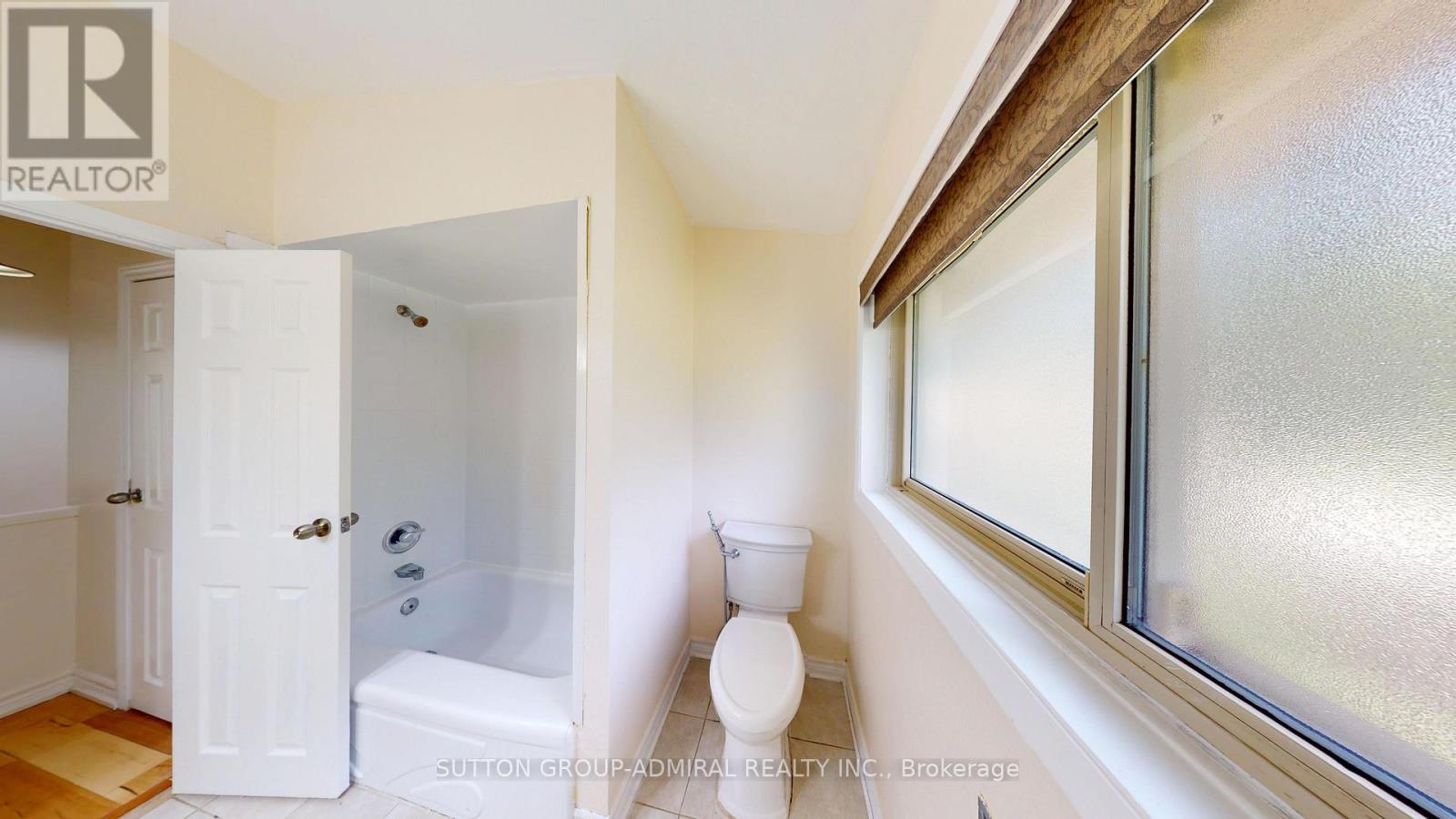 #73 6 ESTERBROOKE AVENUE - 34