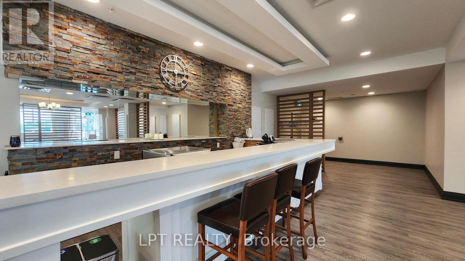 #303 354 ATHERLEY ROAD - 24
