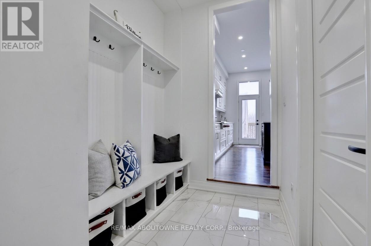 1416 FORD STRATHY CRESCENT S - 14