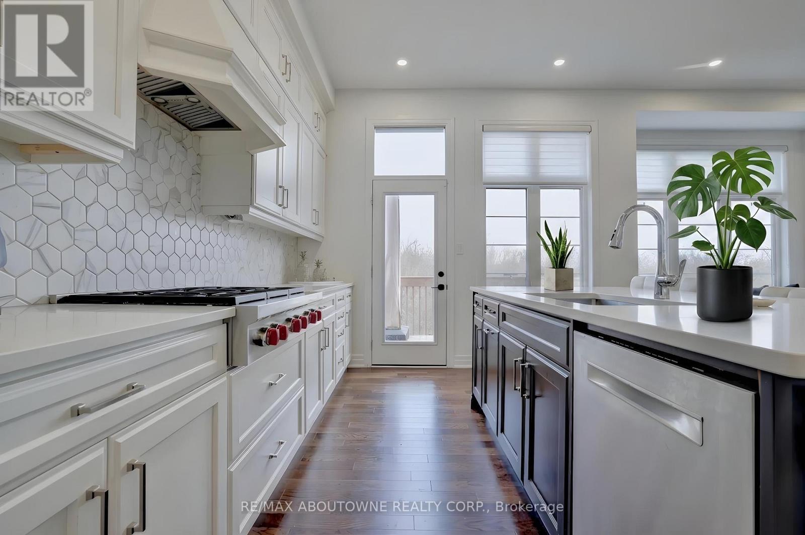 1416 FORD STRATHY CRESCENT S - 7
