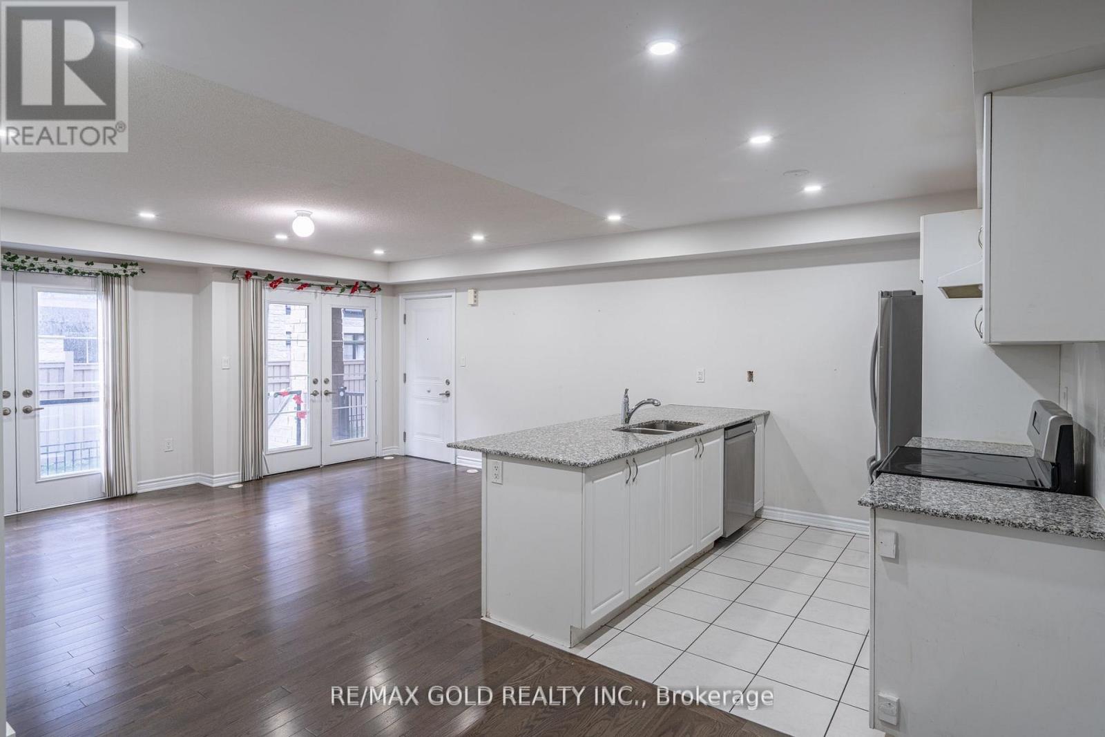 #45 200 VETERANS DRIVE - 8