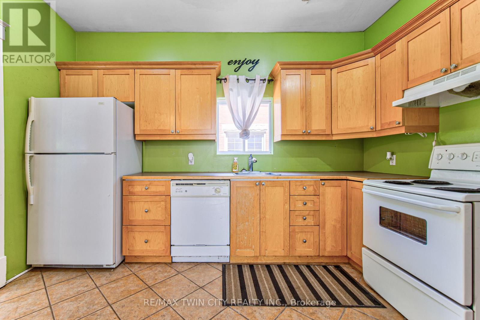 22 HERLAN AVENUE - 10