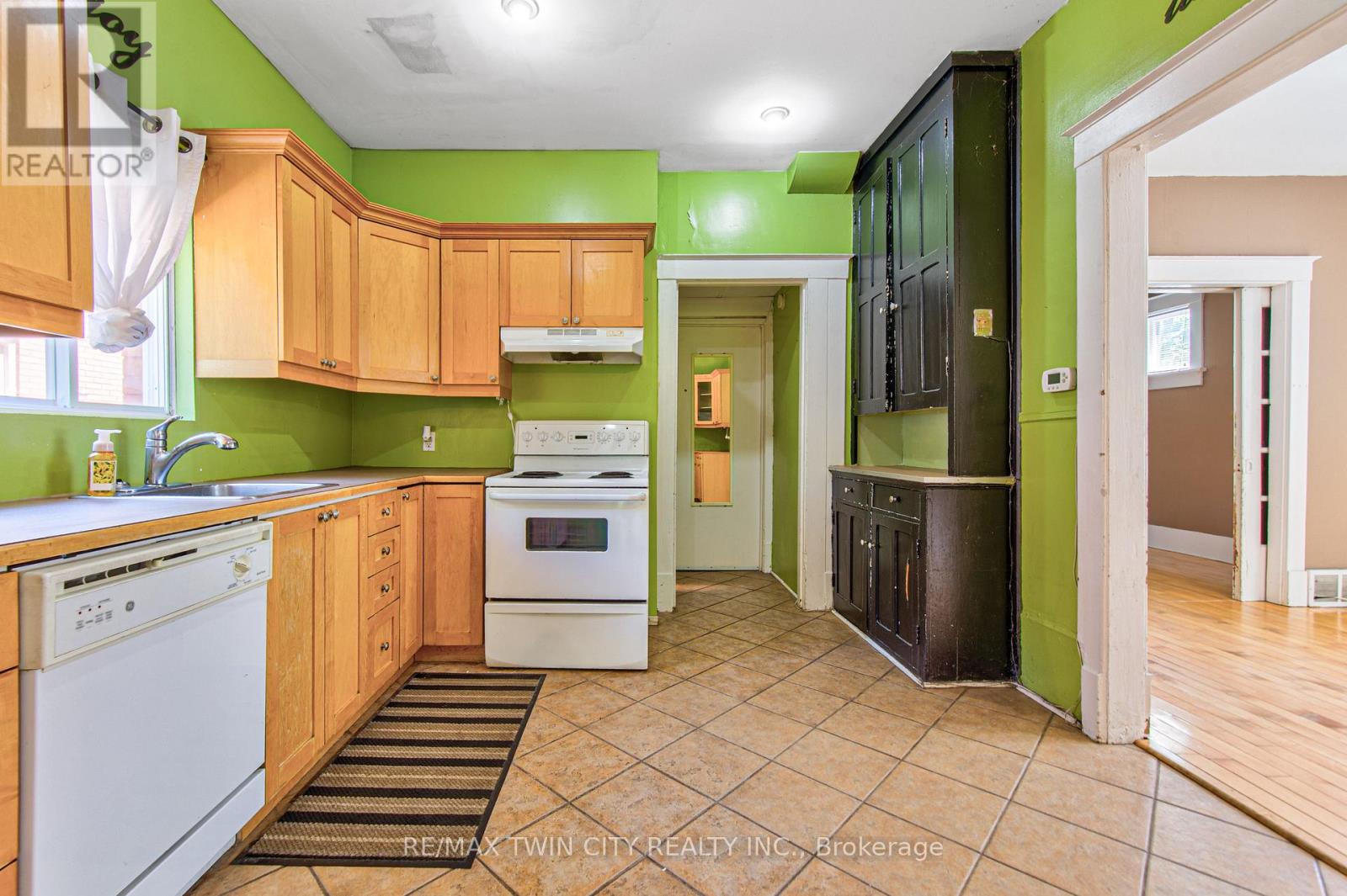 22 HERLAN AVENUE - 11