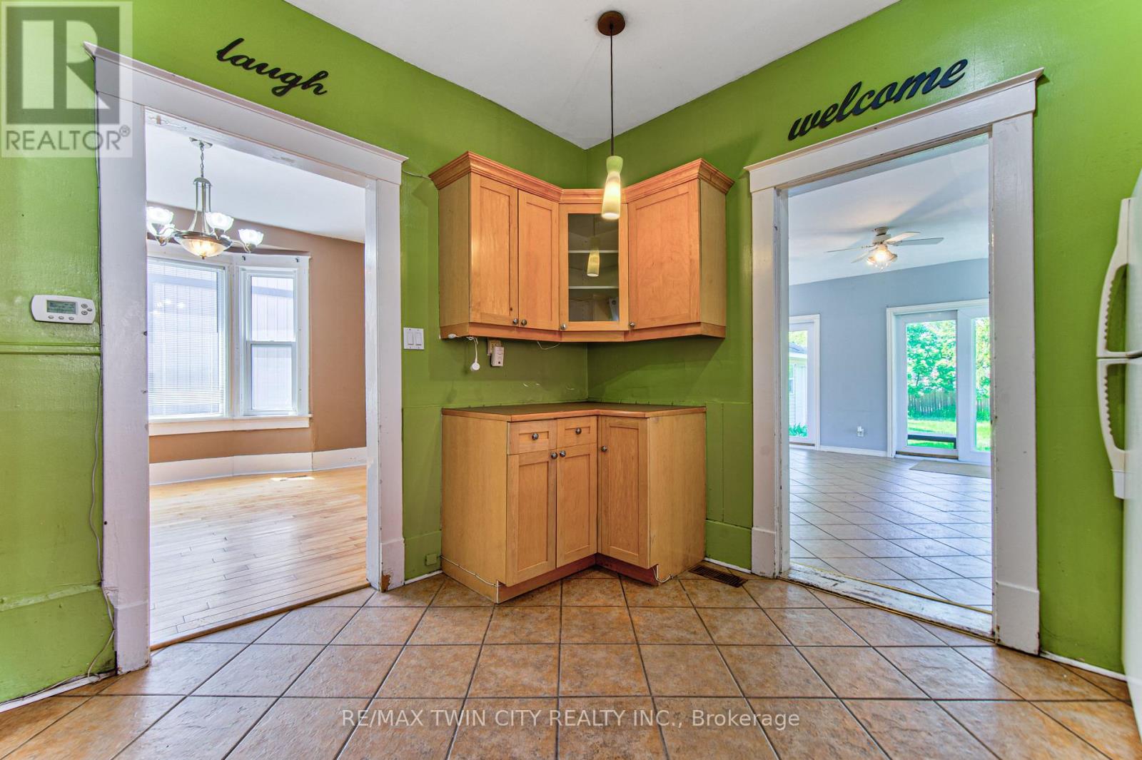 22 HERLAN AVENUE - 12