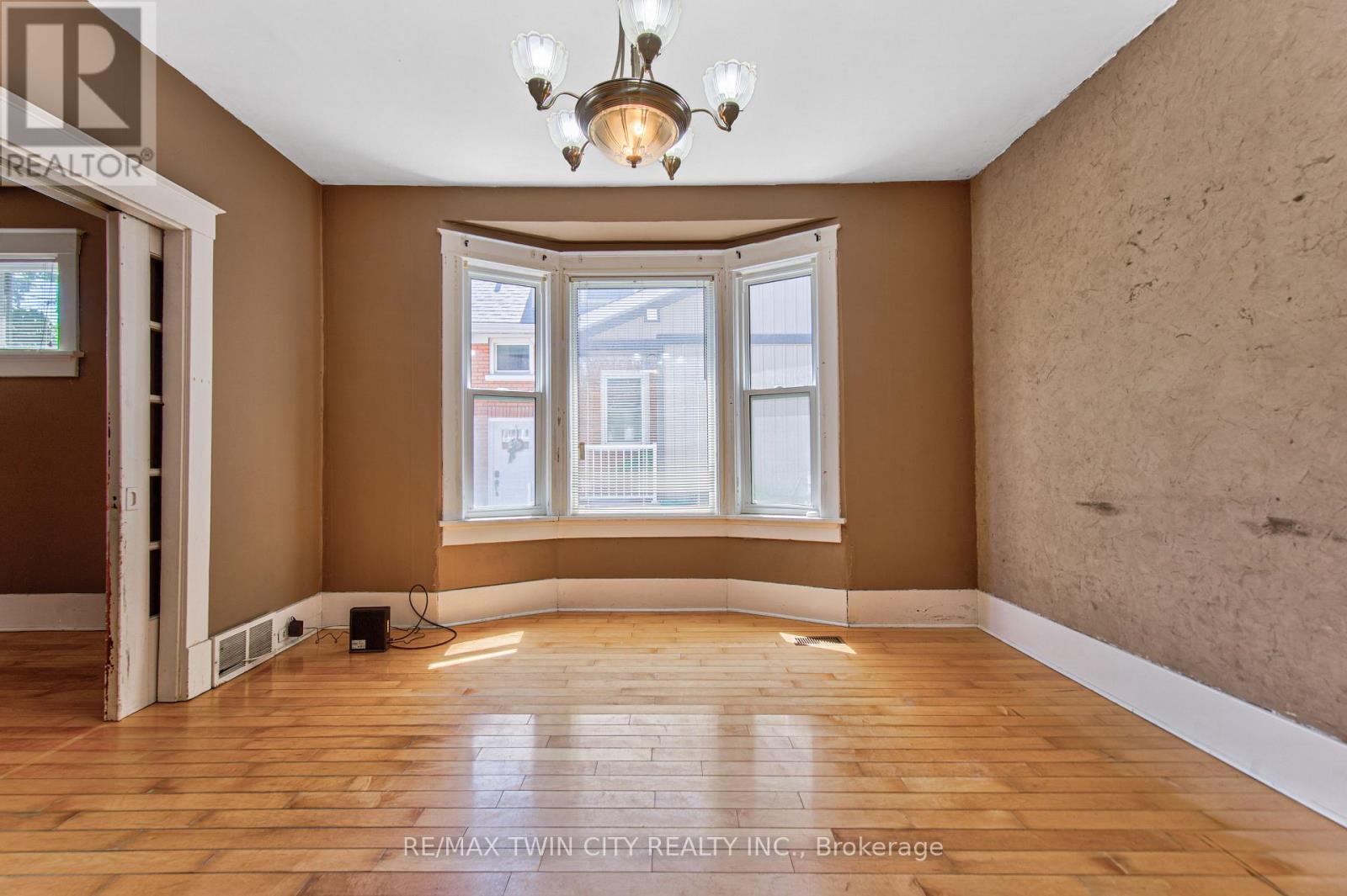 22 HERLAN AVENUE - 13