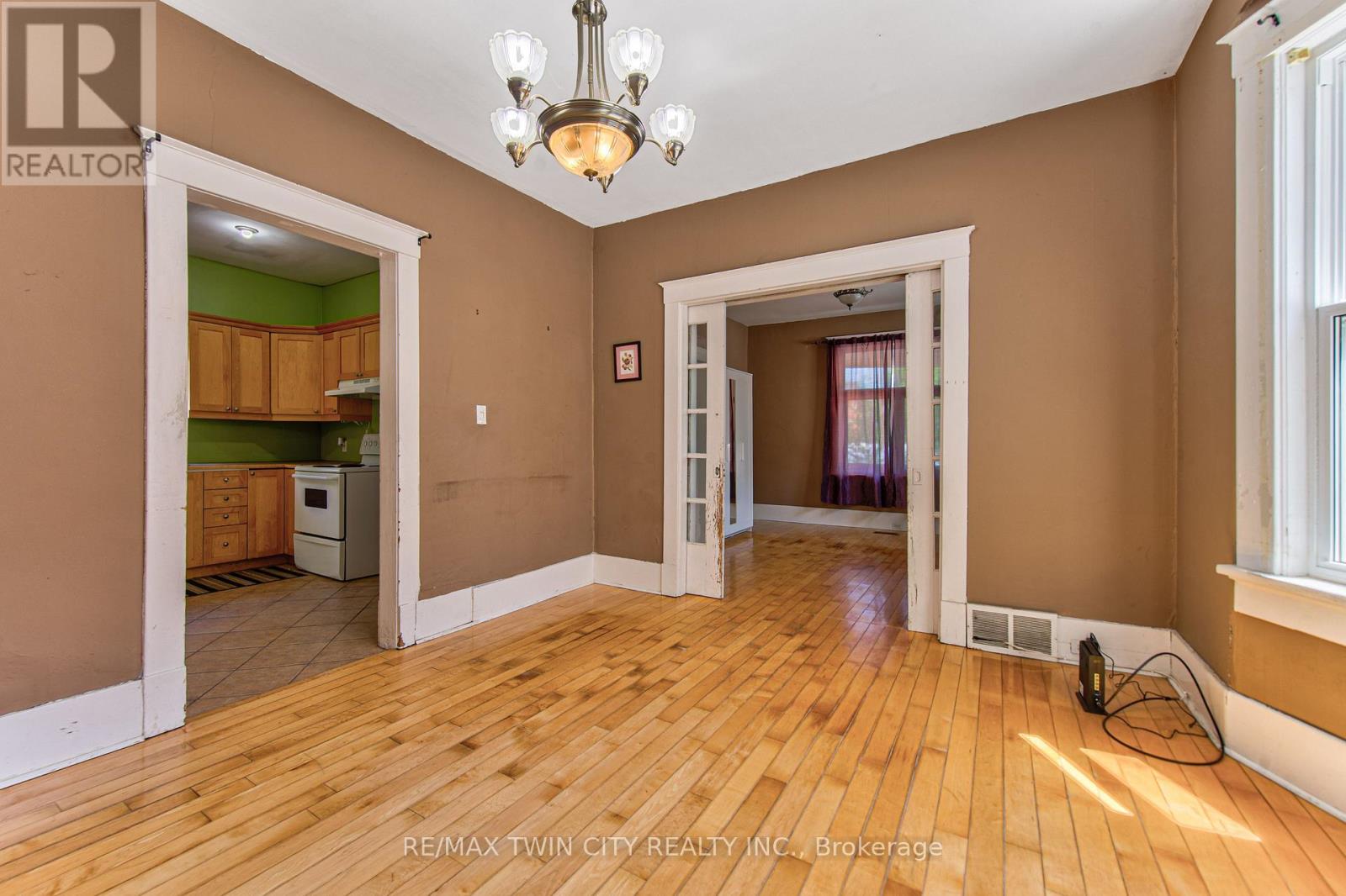 22 HERLAN AVENUE - 14