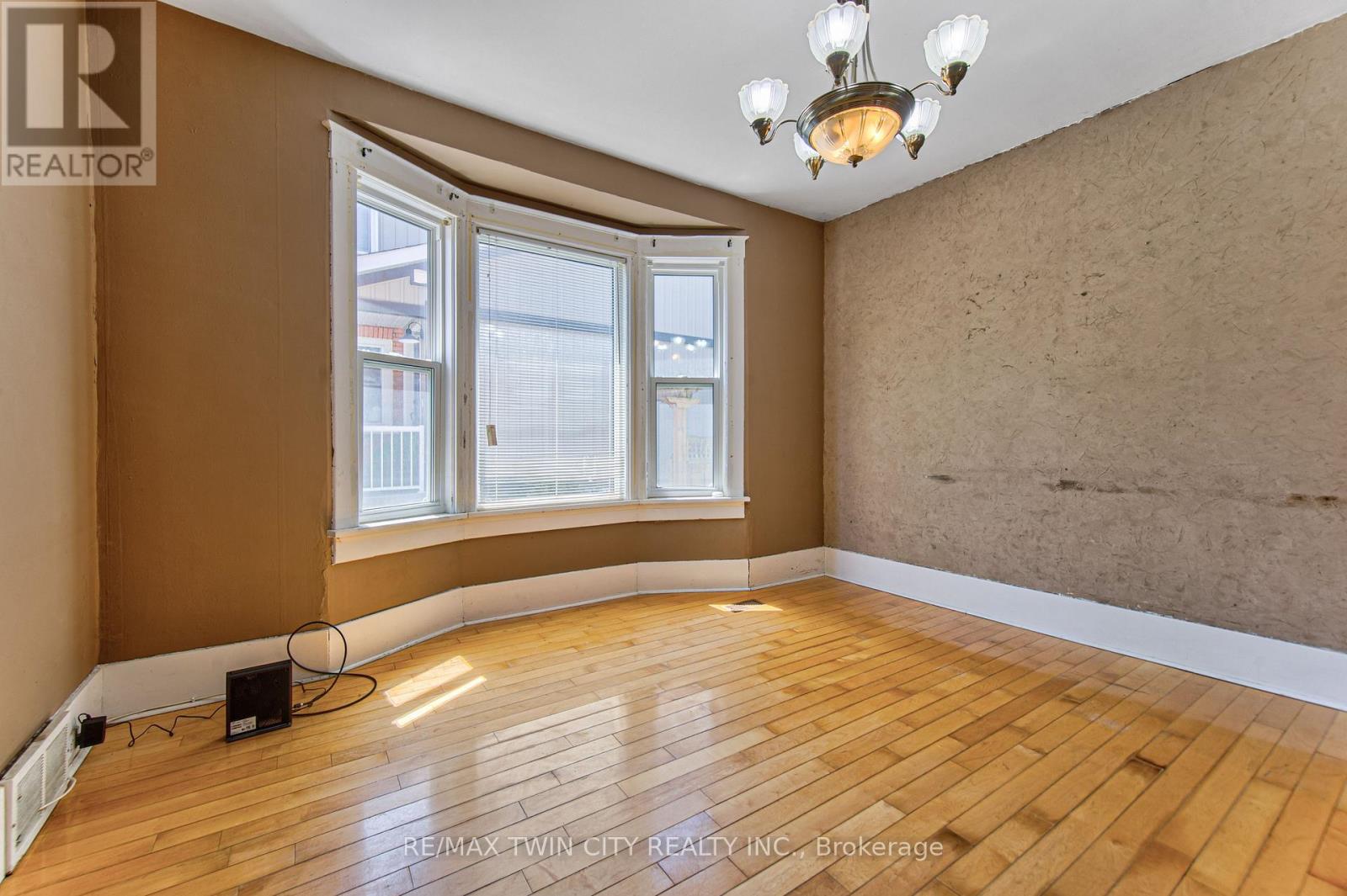 22 HERLAN AVENUE - 15