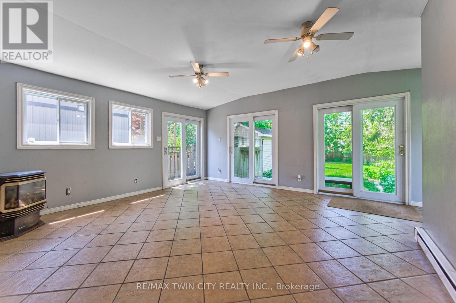 22 HERLAN AVENUE - 18