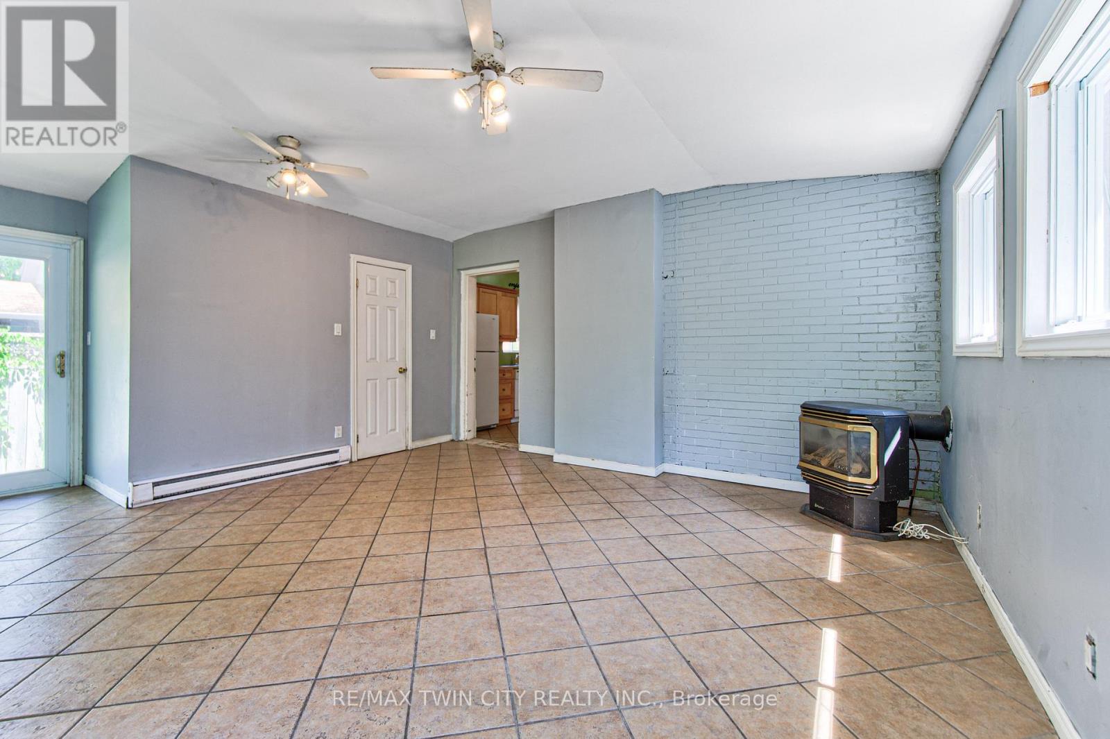 22 HERLAN AVENUE - 20